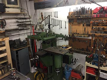 Die sinker plain known as a pantograph mainly used for engraving