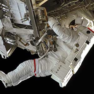 astronaut space smell